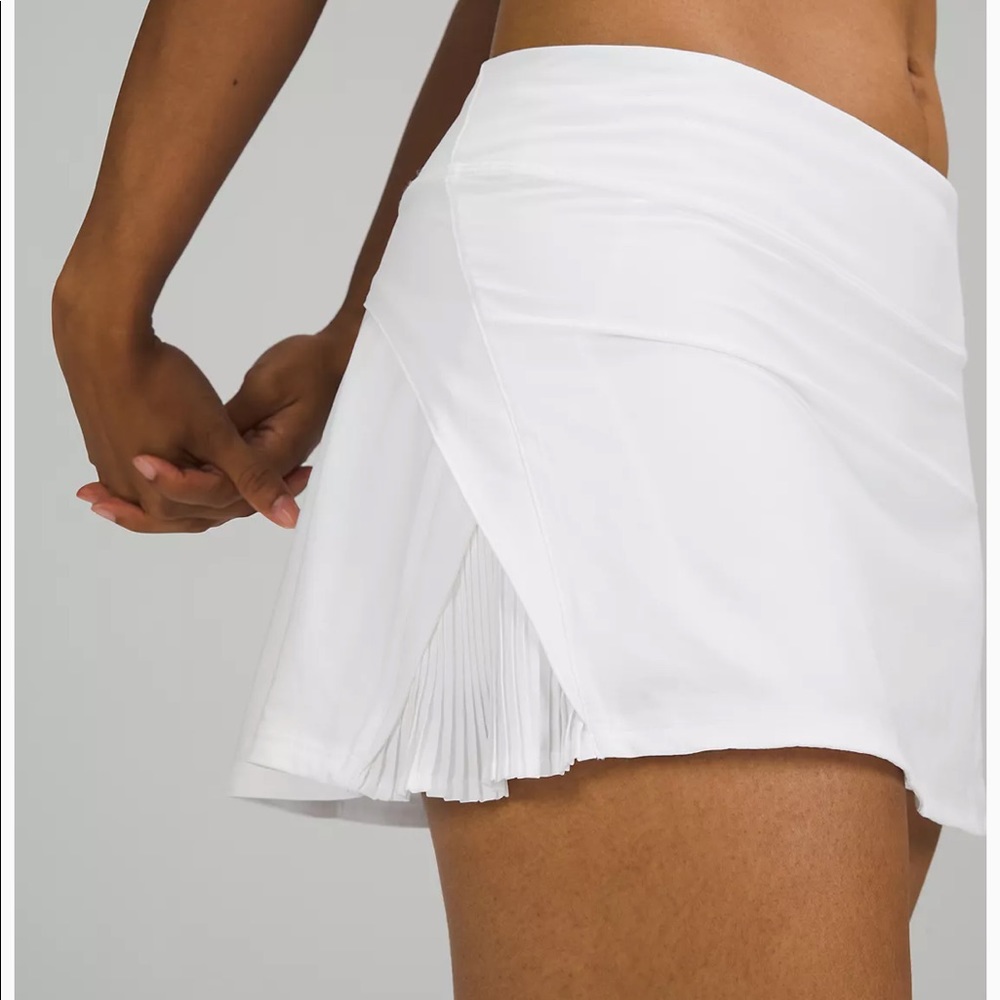 Lululemon Play Off the Pleats Mid-Rise Skirt